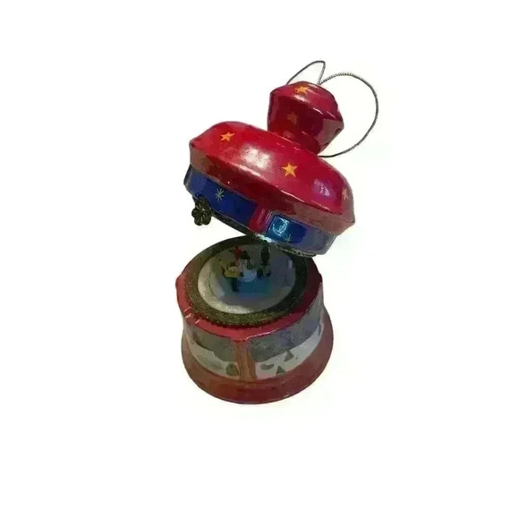 Mr. Christmas porcelain music box be shaped ice rink scene - Picture 1 of 7